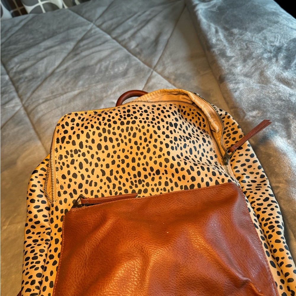Euc leopard and brown faux leather backpack - Picture 5 of 6